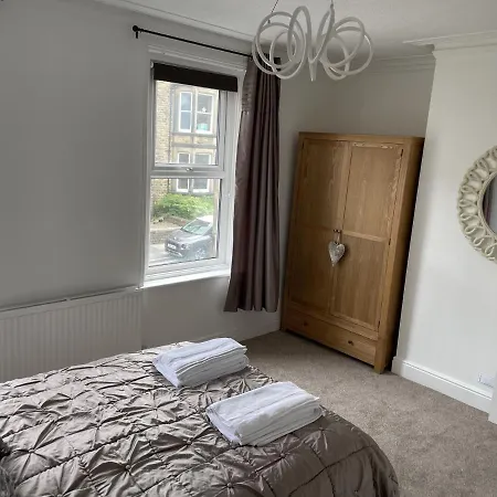 4 Bedroom House In Town Centre *