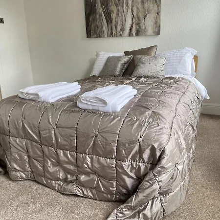 4 Bedroom House In Town Centre